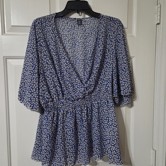 SHEIN Blue and White Leaf Print Top - Picture 1 of 3
